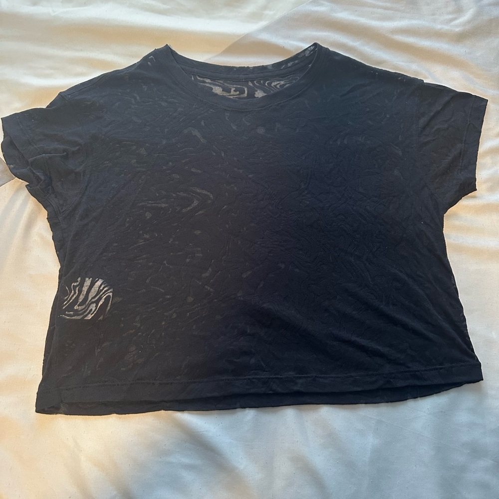 Lululemon Women's Size 4 Black Sheer Animal Print Crop Short Sleeve Top